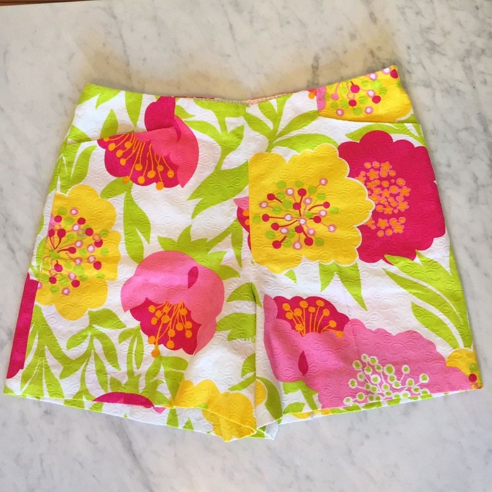 NWOT RARE Lilly Pulitzer Floral Print Shorts! 💗💚
